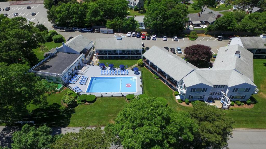 Blue Rock Resort - Best Hotels with Free Breakfast in Cape Cod, MA
