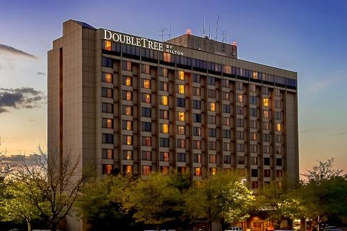 DoubleTree by Hilton Hotel St. Louis - Chesterfield - Best Parking Hotels in Michigan