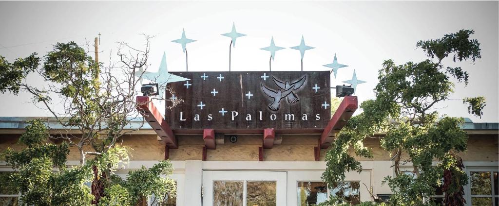 Las Palomas - Pet Friendly Hotels in Santa Fe