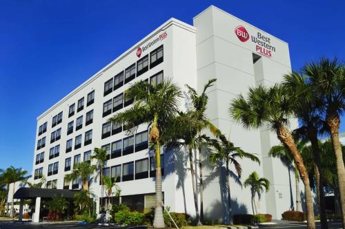 Best Western Plus Ft Lauderdale Hollywood Airport Hotel - Best Hotels with Airport Shuttle Service in Fort Lauderdale, FL