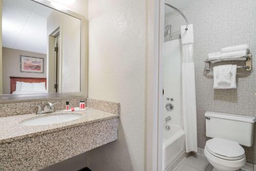 suite hotels in Roseville