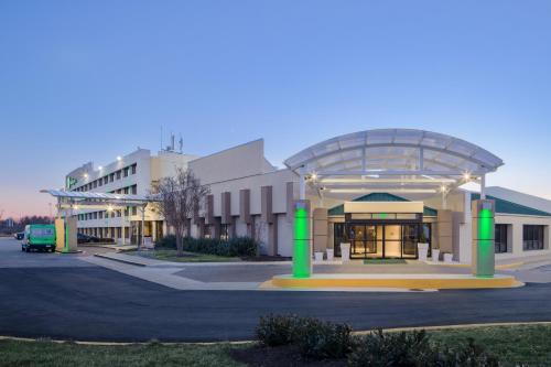 Holiday Inn Washington-College Pk I-95 - Best Pool Hotels in Washington, D.C.