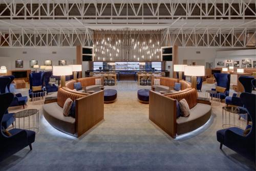 Nashville Airport Marriott - Best Hotels with Airport Shuttle Service in Nashville, TN