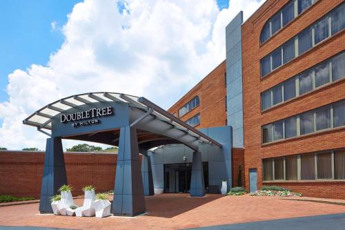 Doubletree By Hilton Atlanta Perimeter Dunwoody - Best Pool Hotels in Atlanta, GA
