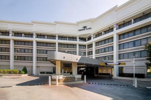 Crowne Plaza Executive Center Baton Rouge, an IHG Hotel