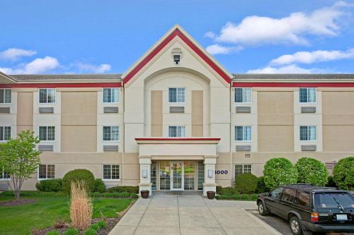 hotels with suites in Glenview