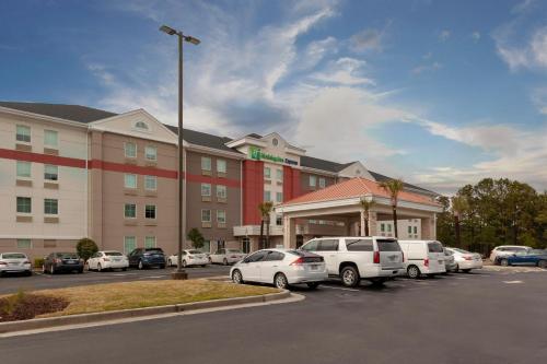Holiday Inn Express Myrtle Beach-Broadway at the Beach by IHG - Best Hotels with Free Breakfast in Myrtle Beach, SC