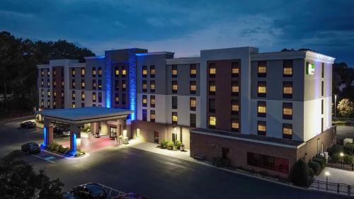 Holiday Inn Express & Suites Newport News, an IHG Hotel