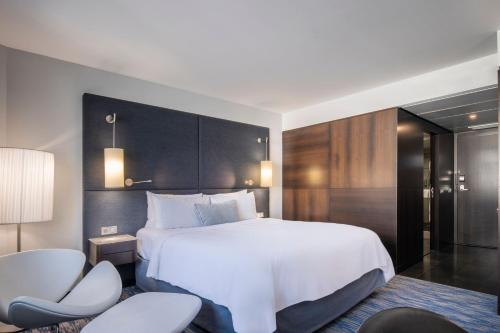 Renaissance Paris Arc de Triomphe Hotel - Best Marriott International Hotels in France