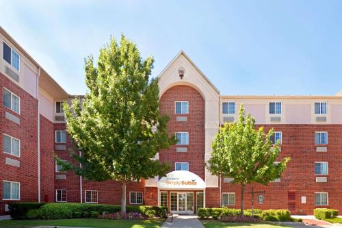 hotels with suites in Arlington