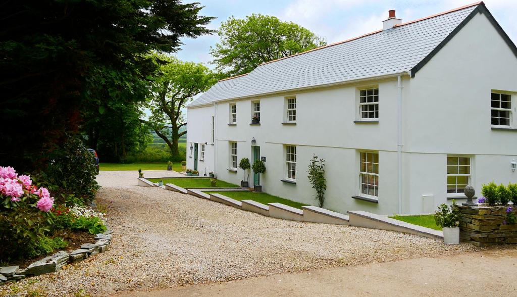 Caroe Farm House - Best Hotels in Cornwall
