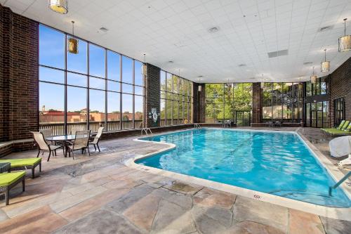 Holiday Inn Chicago Nw Crystal Lk Conv Ctr, an IHG Hotel