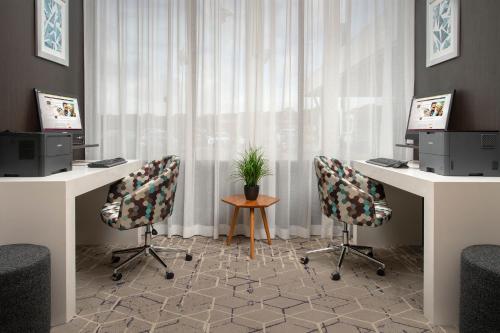 Crowne Plaza San Antonio Airport by IHG - Best Hotels with Airport Shuttle Service in San Antonio, TX