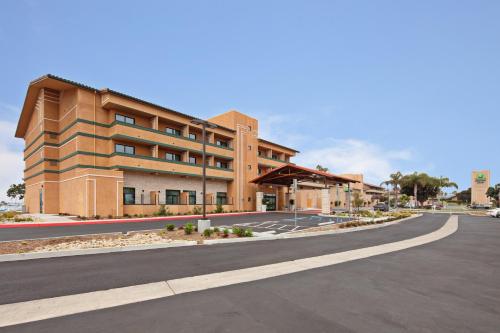 Holiday Inn Express Hotel & Suites Ventura Harbor by IHG - Best Business Hotels in Ventura, CA