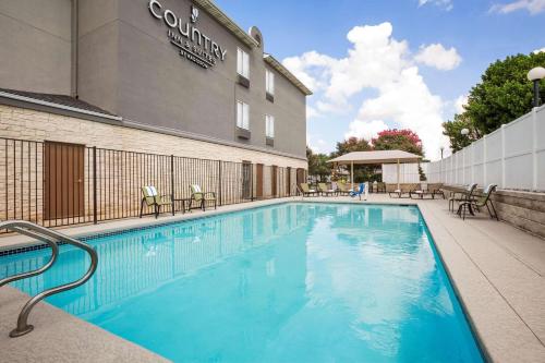 hotels with suites in Pflugerville