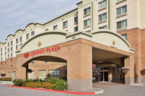 Crowne Plaza Anchorage-Midtown, an IHG Hotel