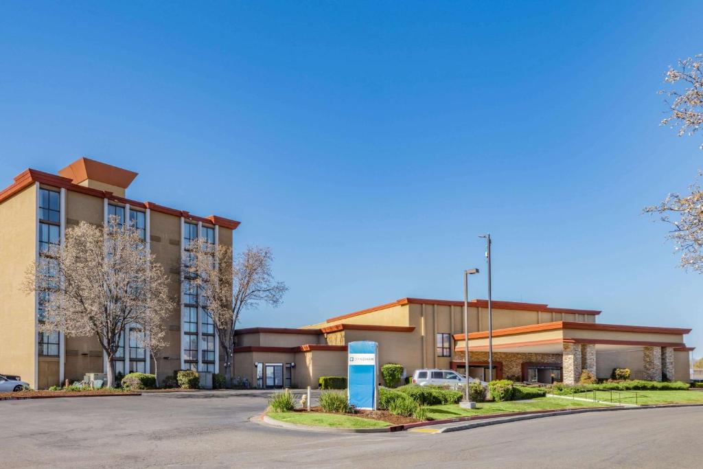 Wyndham Sacramento - Best Parking Hotels in Sacramento, CA