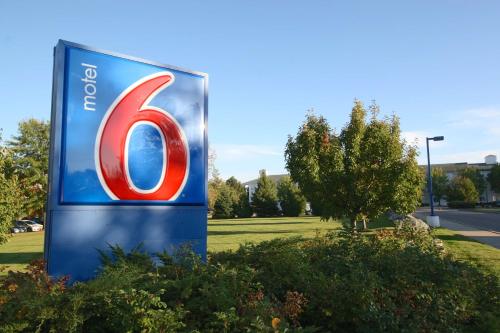 Motel 6-Colchester, VT - Burlington - Best Parking Hotels in Burlington, VT