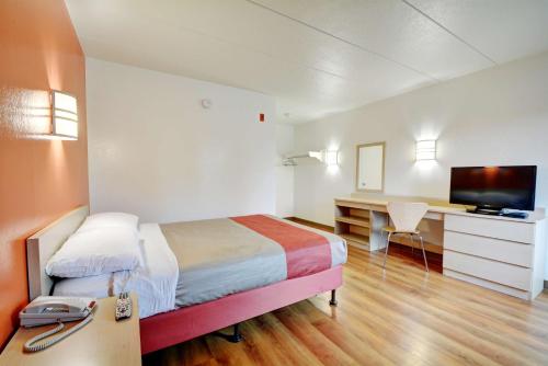Motel 6-Seekonk, MA - Providence East - Best Parking Hotels in Providence, RI