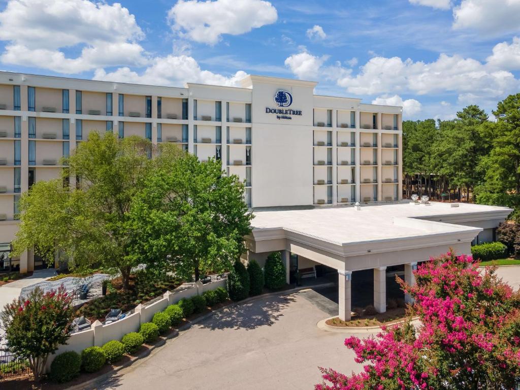 DoubleTree by Hilton Raleigh Midtown, NC - Best Parking Hotels in Raleigh, NC
