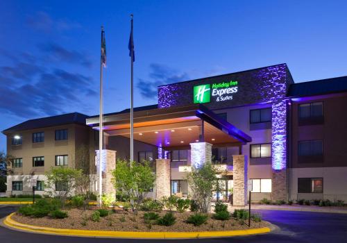 Holiday Inn Express & Suites Minneapolis - West End by IHG - Best Hotels with Free Breakfast in Minneapolis - St. Paul, MN