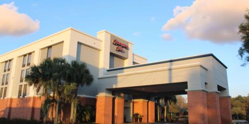Hampton Inn Pensacola-Airport - Best Hotels with Airport Shuttle Service in Pensacola, FL