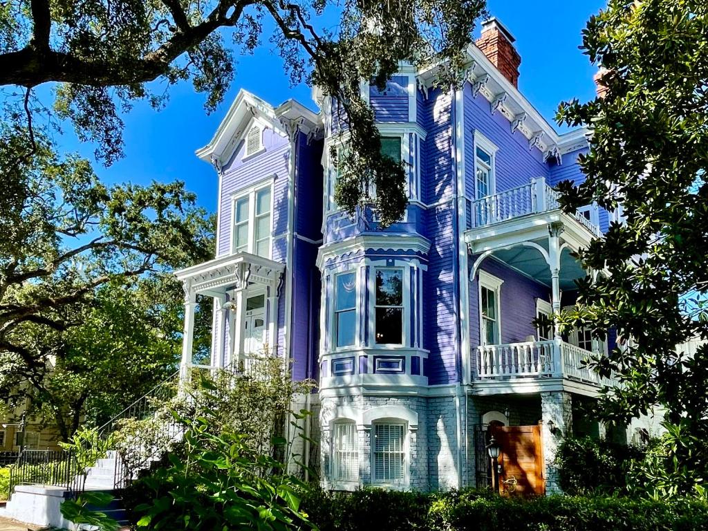 Amethyst Garden - Best Hotels in Savannah