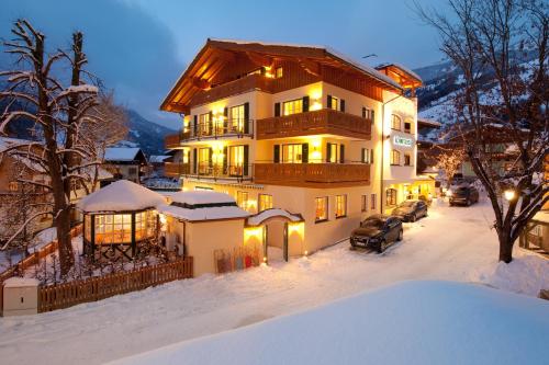 Landhotel Römerhof - Best Hotels with Airport Shuttle Service in Austria