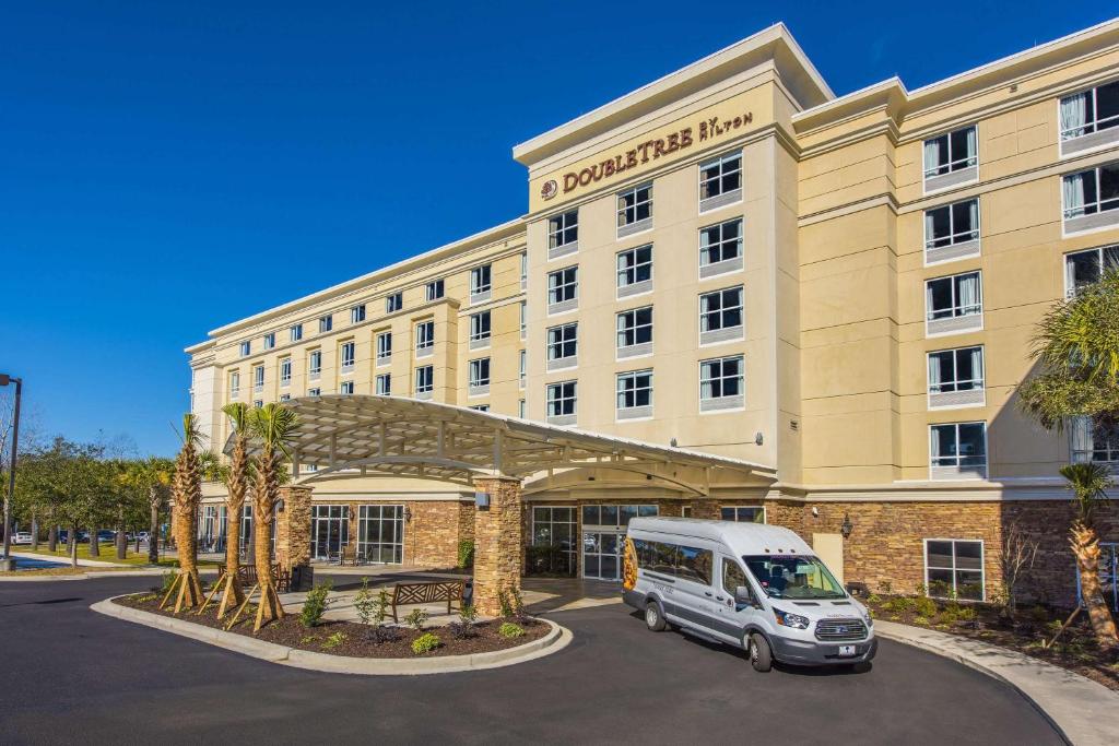 DoubleTree by Hilton North Charleston - Convention Center - Best Hotels in Charleston, SC