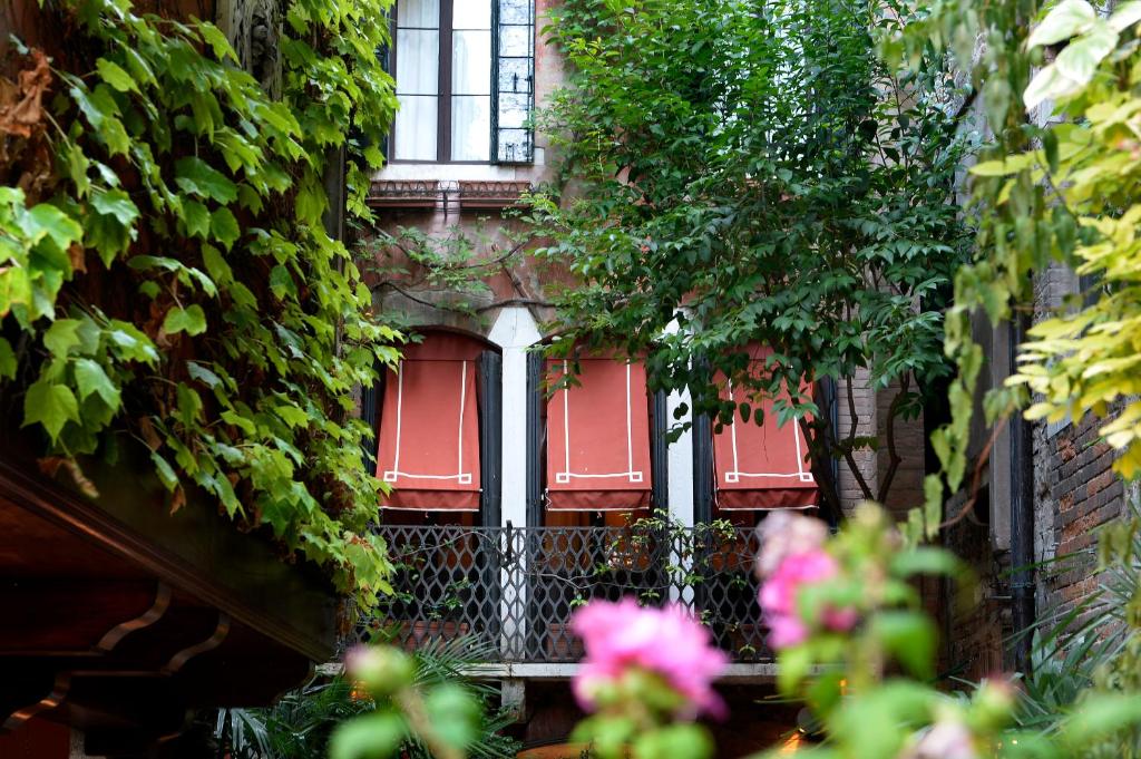 Hotel Flora - Venice Central Hotels