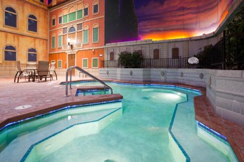 Holiday Inn Hotel & Suites Maple Grove Northwest Minneapolis-Arbor Lakes by IHG - Best Pool Hotels in Minneapolis - St. Paul, MN