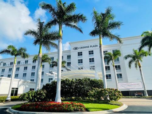 Crowne Plaza Ft Myers Gulf Coast by IHG - Best Fitness Hotels in Fort Myers, FL