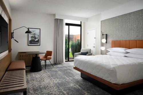 Sheraton Grand Rapids Airport Hotel - Best Hotels with Airport Shuttle Service in Grand Rapids, MI