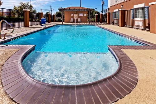 Candlewood Suites Baytown, an IHG Hotel