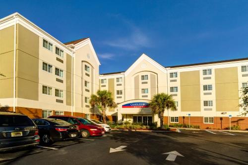 hotels with suites in Fort Myers