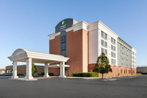 Holiday Inn Express Hotel & Suites Norfolk Airport, an IHG Hotel