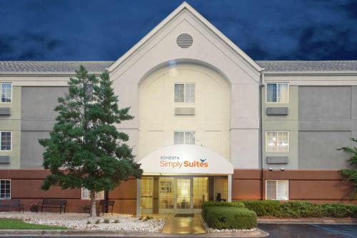 Sonesta Simply Suites Birmingham Hoover - Best Parking Hotels in Birmingham, AL