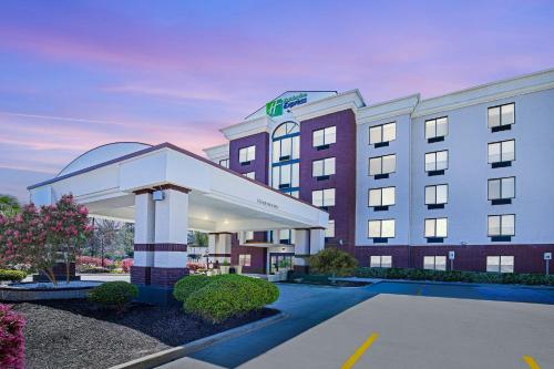 Holiday Inn Express Hotel & Suites Birmingham - Inverness 280, an IHG Hotel