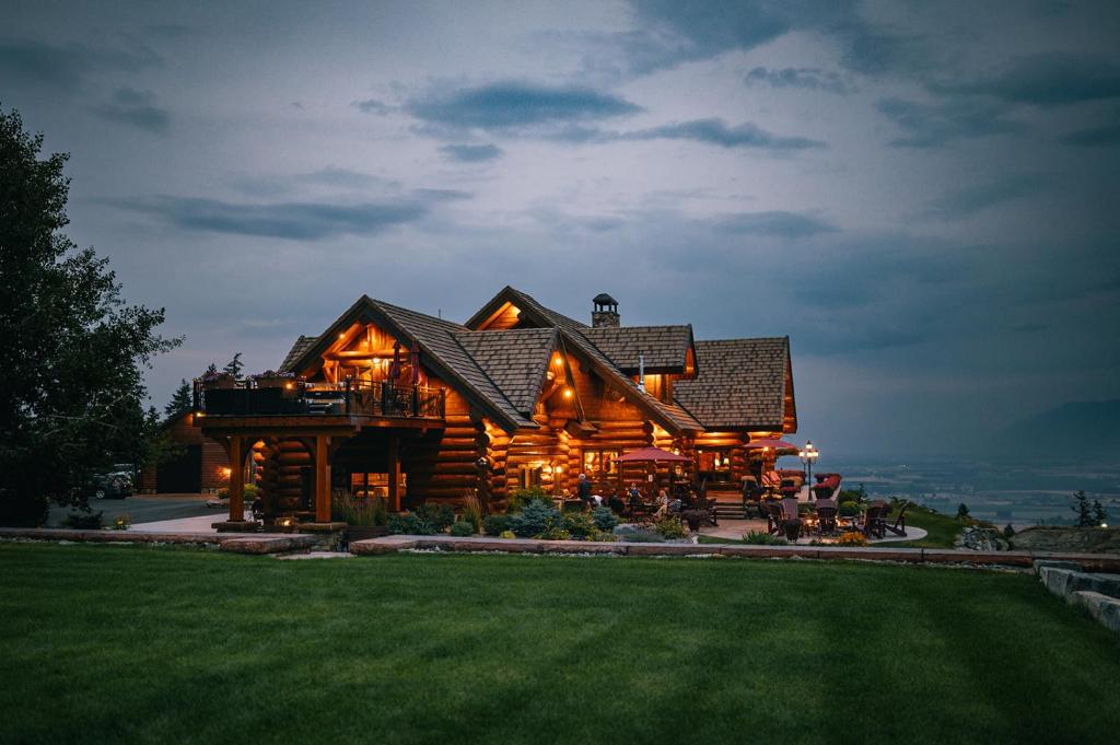 Coyote Bluff Estate - Best Hotels in Montana