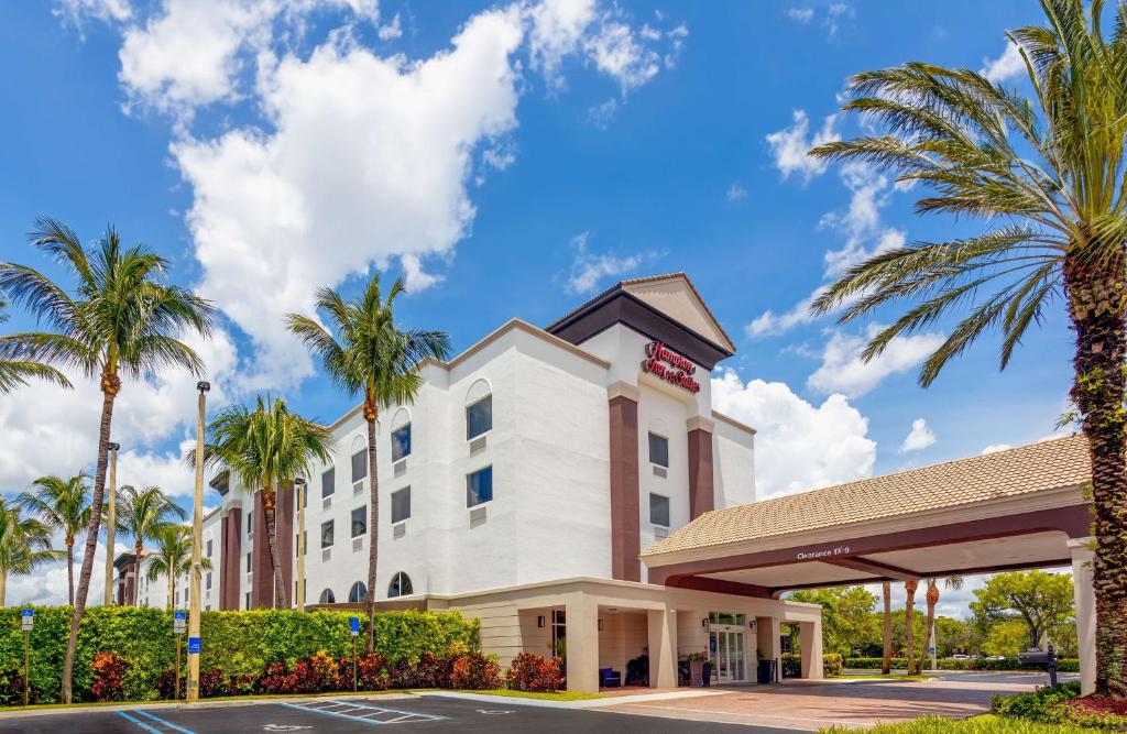 Hampton Inn & Suites Wellington - Best Hotels with Free Breakfast in West Palm Beach, FL