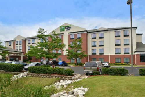 Holiday Inn Express Hotel & Suites Milwaukee-New Berlin, an IHG Hotel