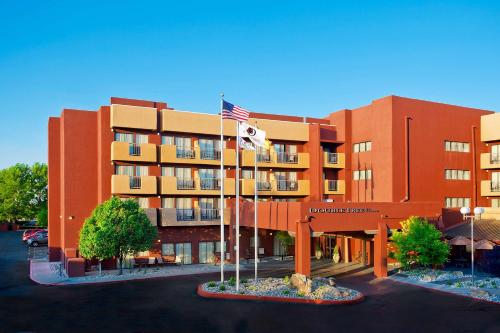 DoubleTree by Hilton Santa Fe - Best Parking Hotels in New Mexico