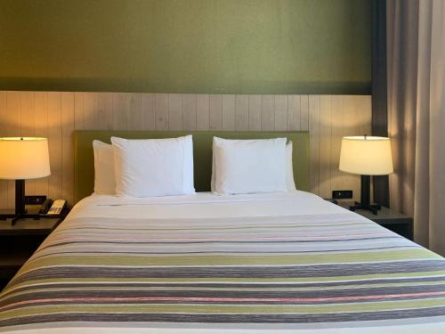 Country Inn & Suites by Radisson, San Jose International Airport, CA - Best Hotels with Free Breakfast in San Jose, CA