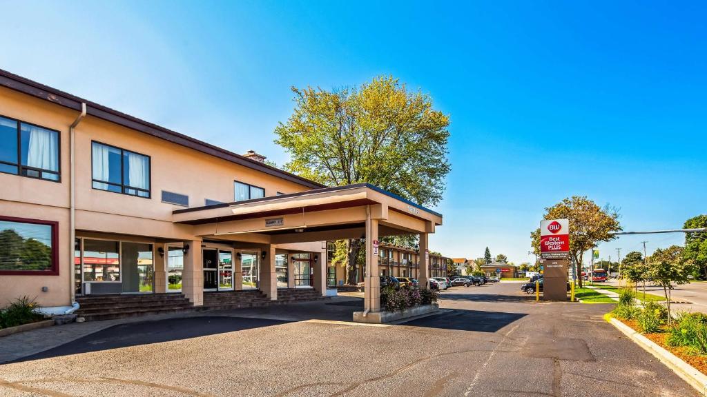 Best Western Plus Ottawa Kanata Hotel and Conference Centre - Best Parking Hotels in Ottawa