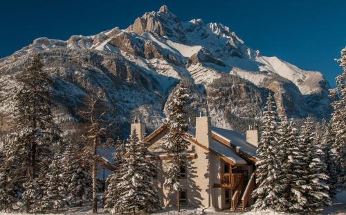Banff Rocky Mountain Resort - Best Pet-Friendly Hotels in Banff