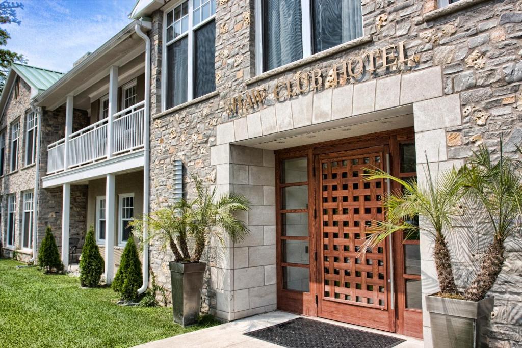 Shaw Club Hotel - Best Hotels in Ontario