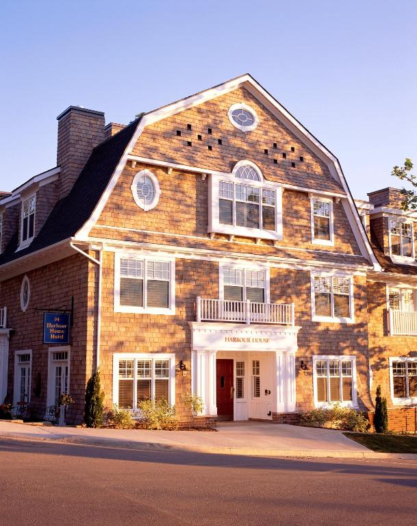 Harbour House - Best Hotels in Ontario