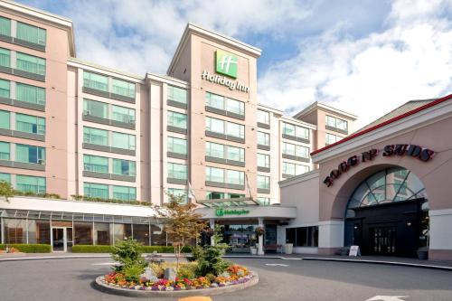 Holiday Inn Vancouver Airport Richmond by IHG - Best Hotels with Airport Shuttle Service in Vancouver, Canada