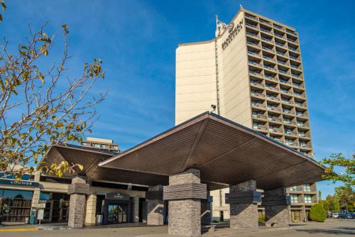 Sandman Signature Vancouver Airport Hotel & Resort - Best Hotels with Airport Shuttle Service in Vancouver, Canada
