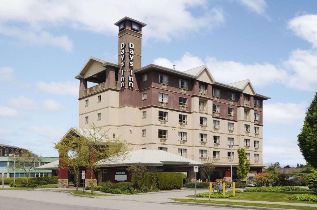 Days Inn by Wyndham Vancouver Airport - Best Hotels with Airport Shuttle Service in Vancouver, Canada